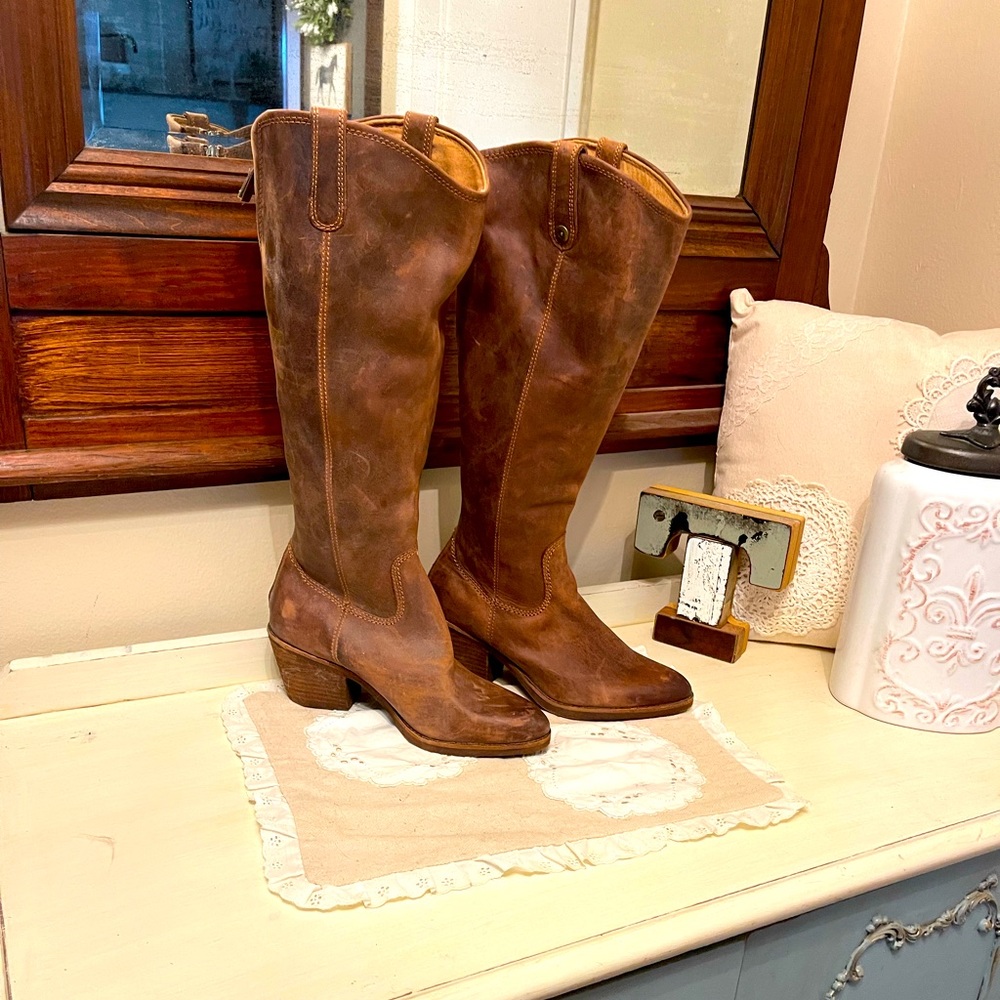 New never worn boots